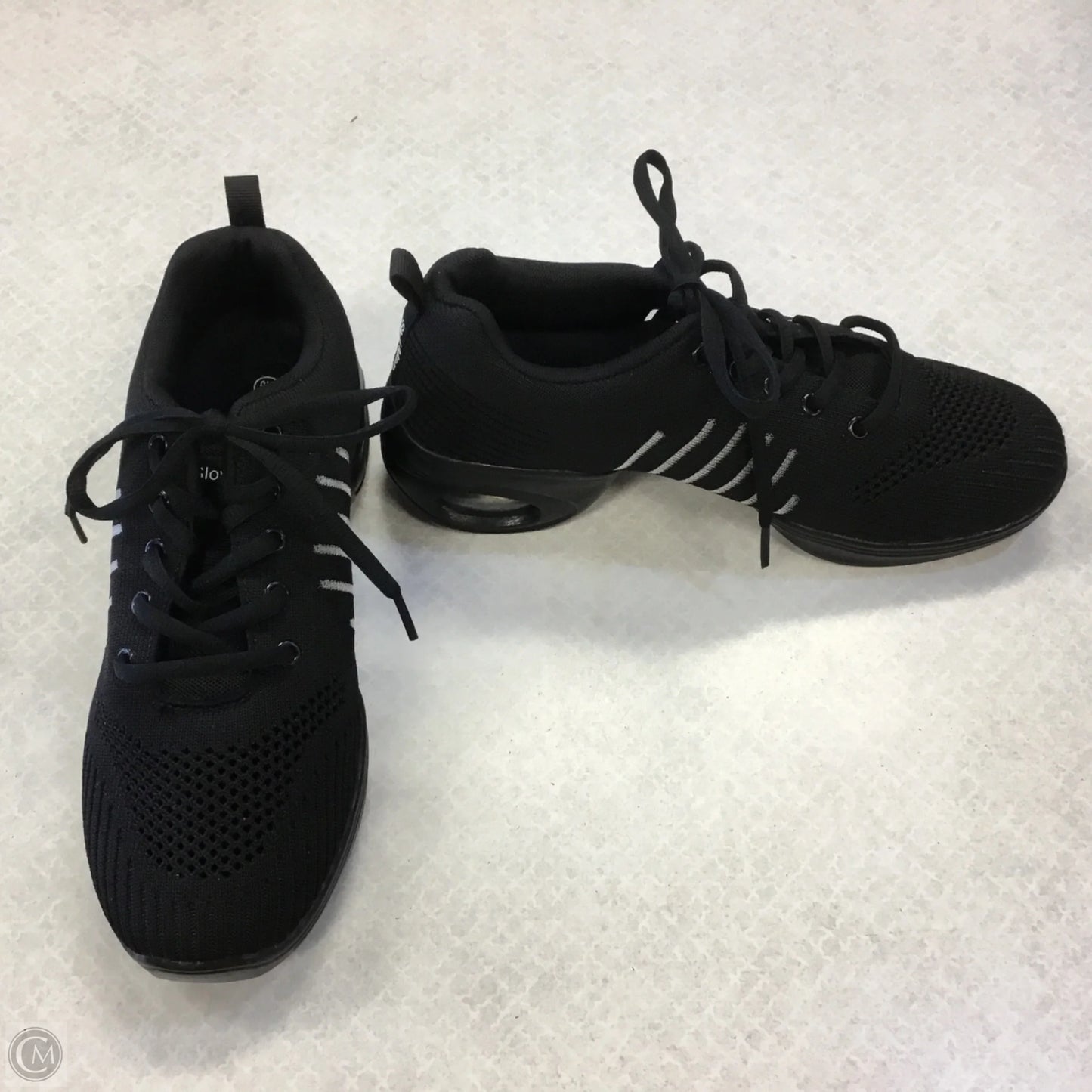 Shoes Sneakers By Clothes Mentor In Black, Size: 8.5