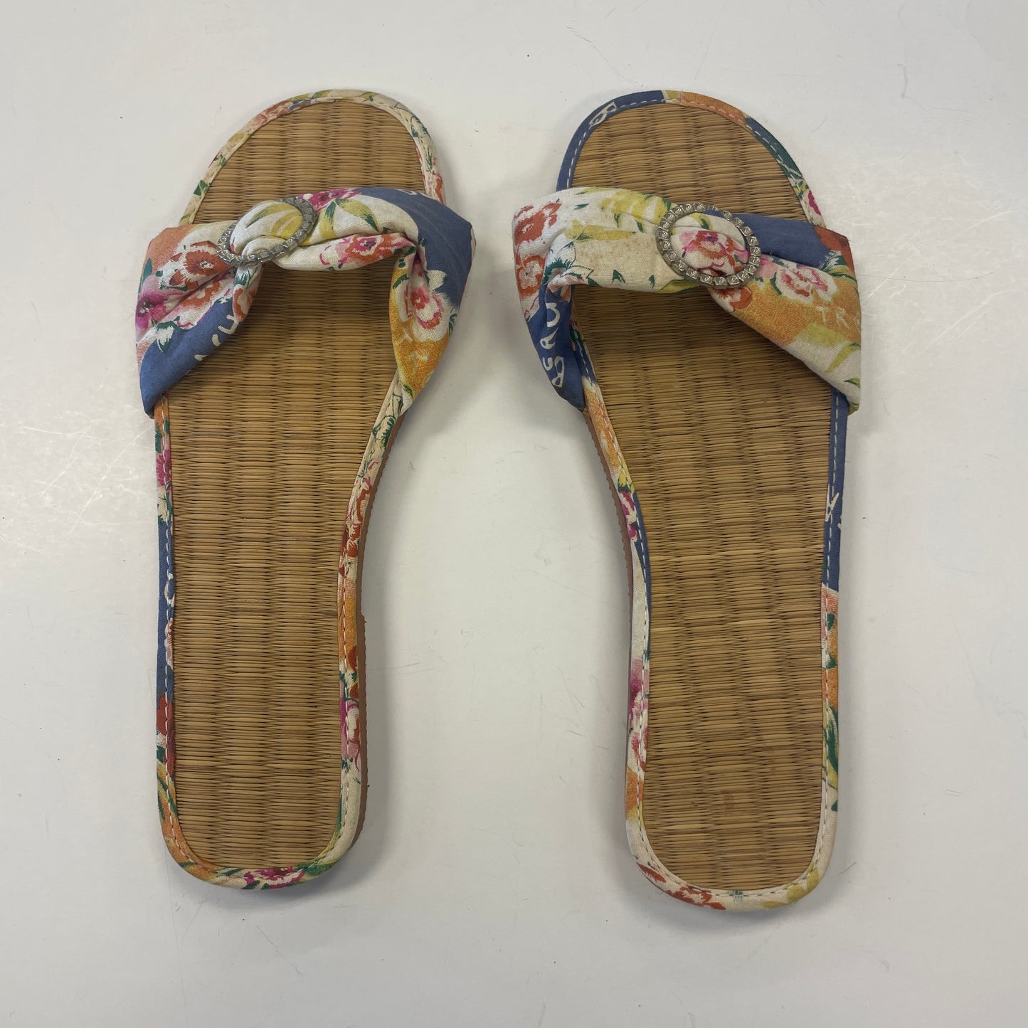 Sandals Flats By Clothes Mentor In Multi-colored, Size: 8