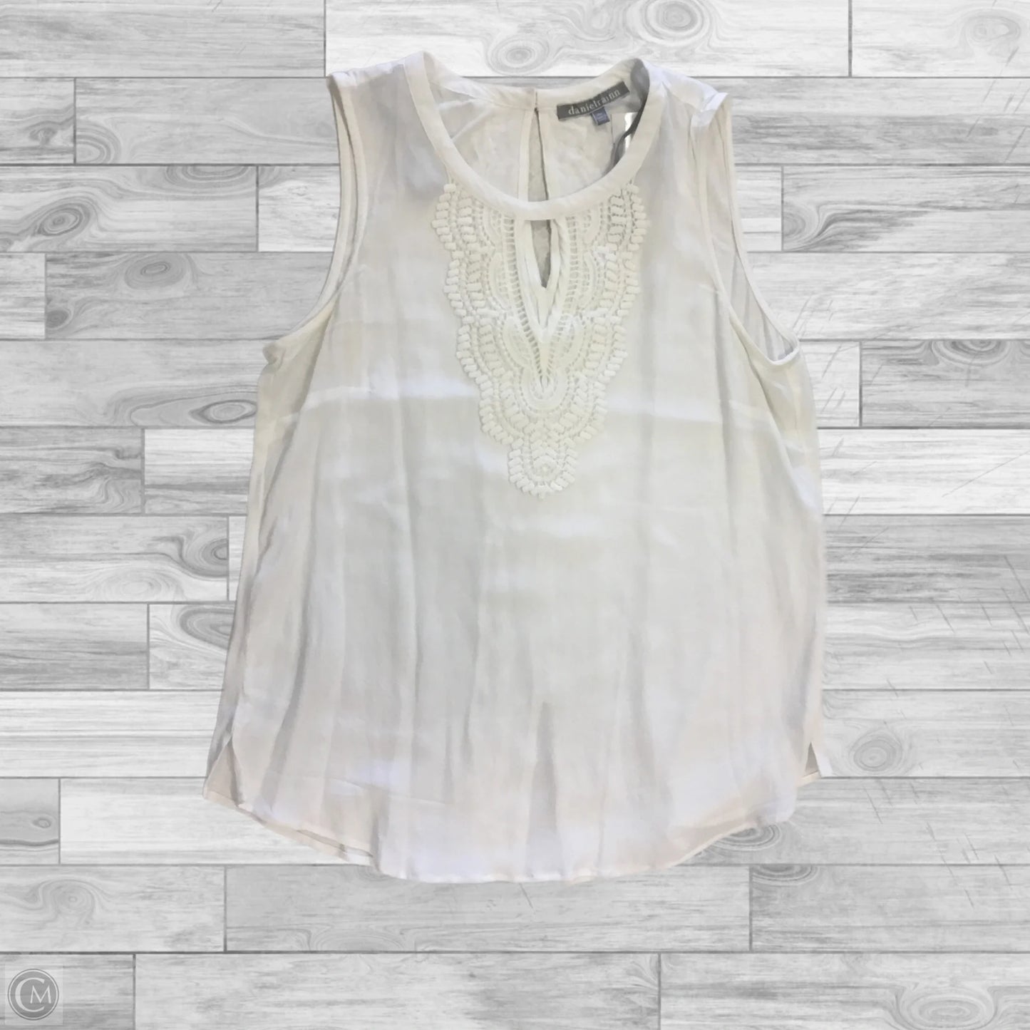 Top Sleeveless By Daniel Rainn In White, Size: Mp