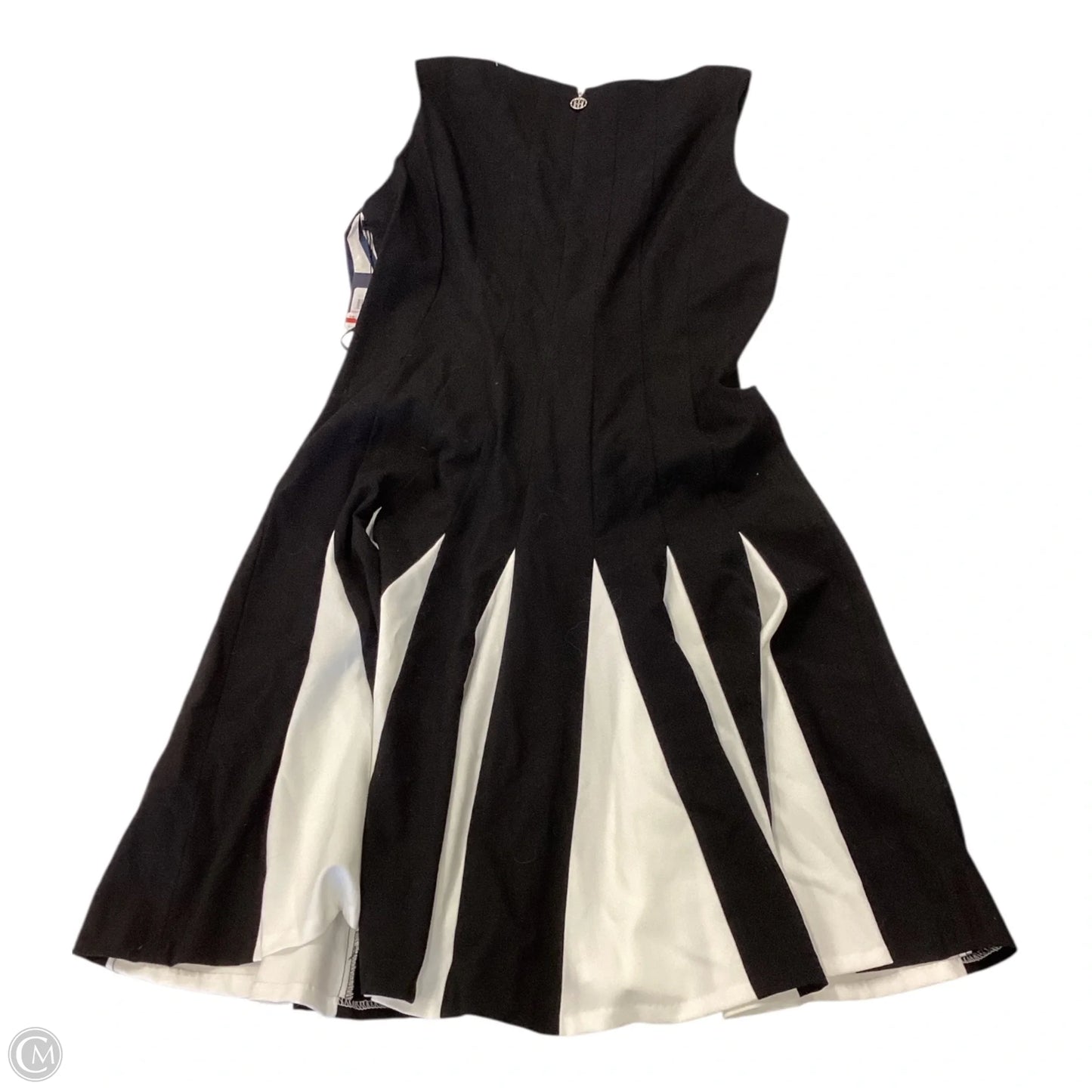 Dress Casual Short By Tommy Hilfiger In Black & White, Size: 10