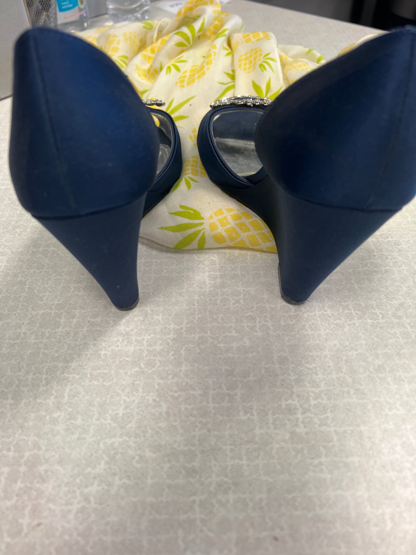 Shoes Heels Wedge By Clothes Mentor Size: 8.5