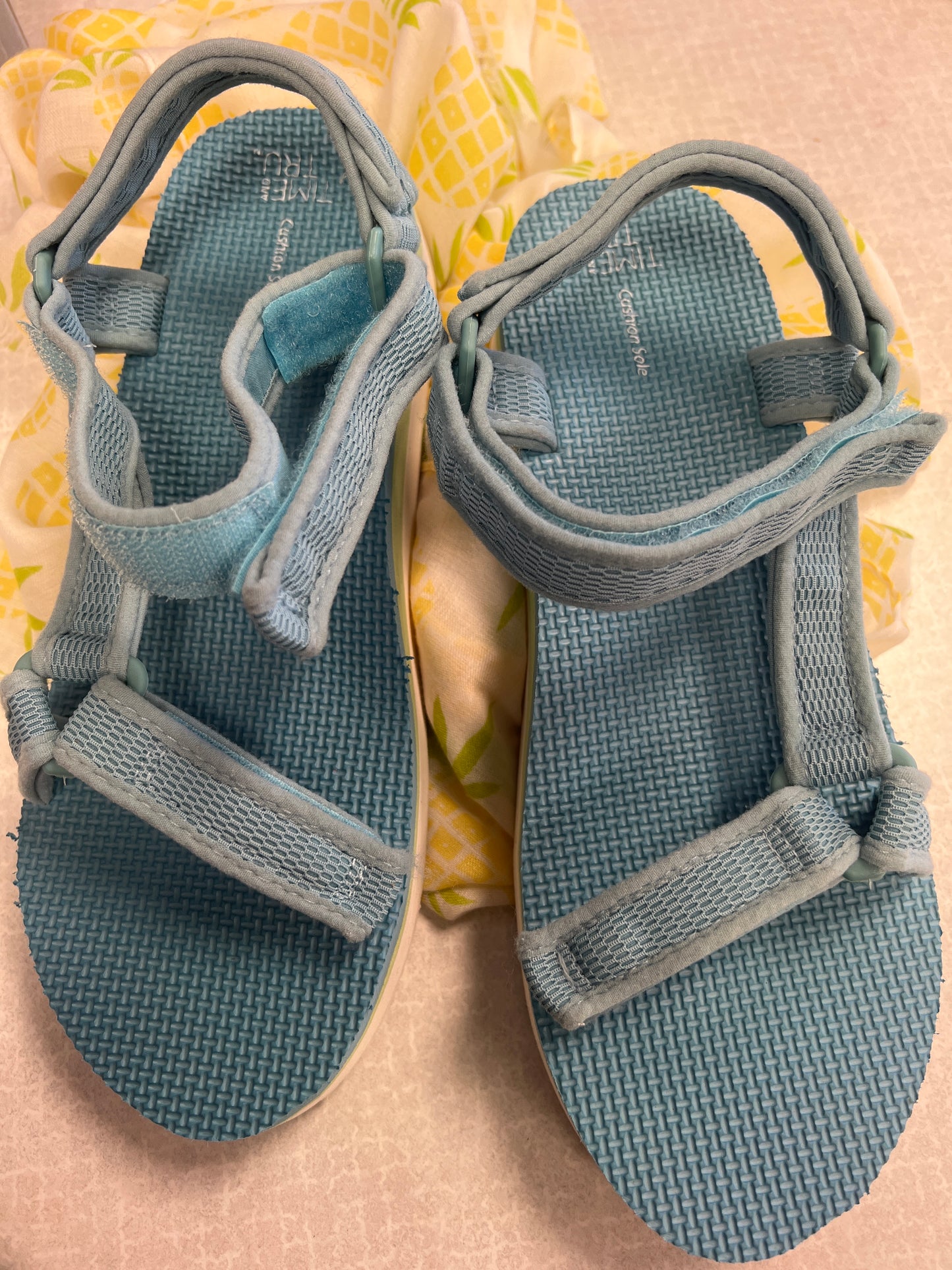 Sandals Heels Block By Time And Tru Size: 11