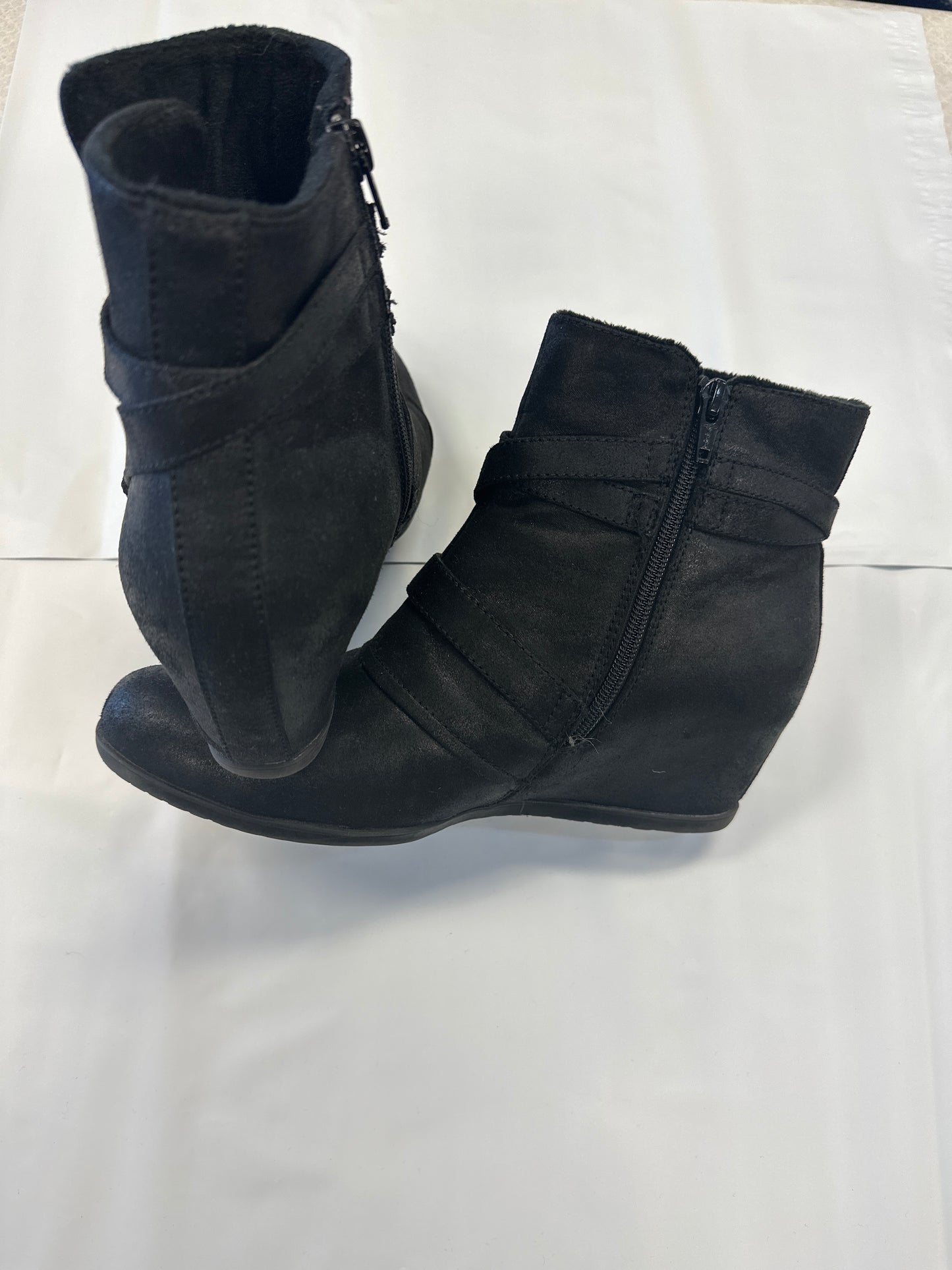 Boots Ankle Heels By Bare Traps Size: 9.5