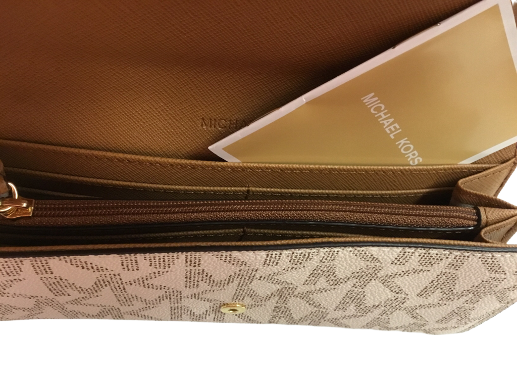 Wallet Designer By Michael Kors  Size: Medium