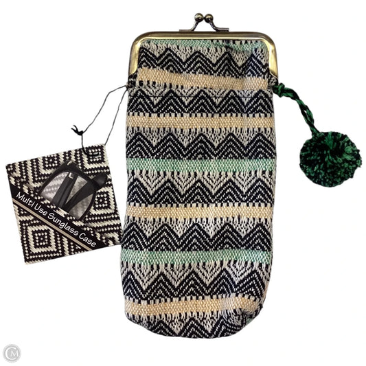 Sunglass Case By Clothes Mentor, Size: Small