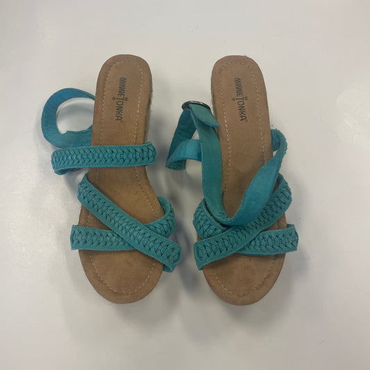 Shoes Heels Wedge By Minnetonka In Blue & Tan, Size: 9.5
