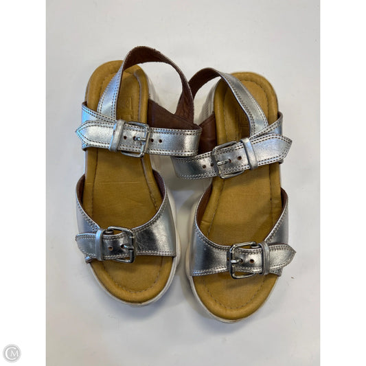 Sandals Flats By Cmc In Silver, Size: 6.5