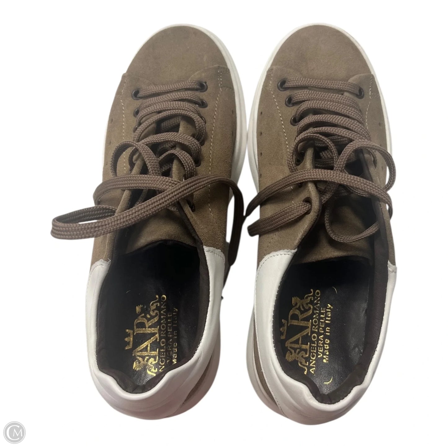 Shoes Sneakers By Clothes Mentor In Ivory, Size: 9