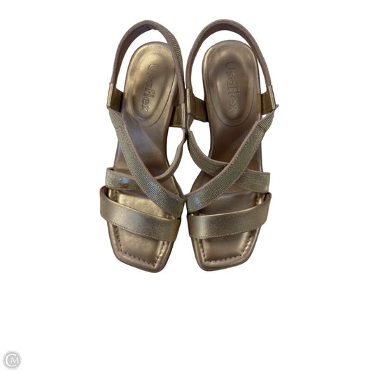 Sandals Heels Block By Clothes Mentor In Gold, Size: 5
