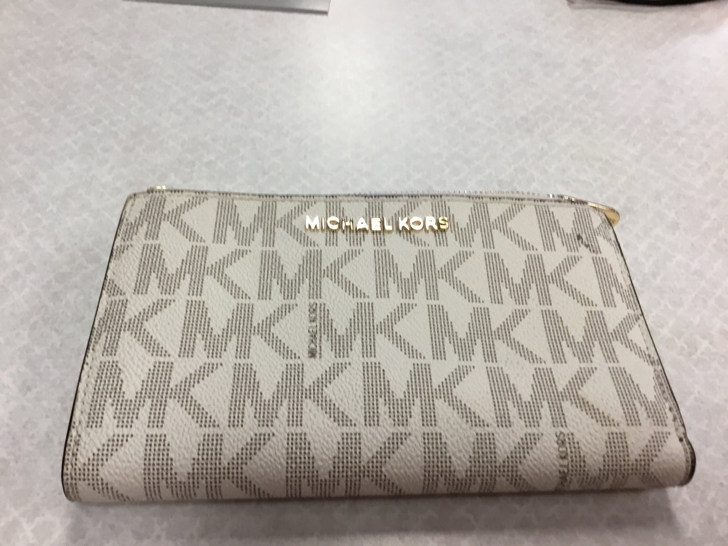 Wallet Designer By Michael Kors  Size: Medium