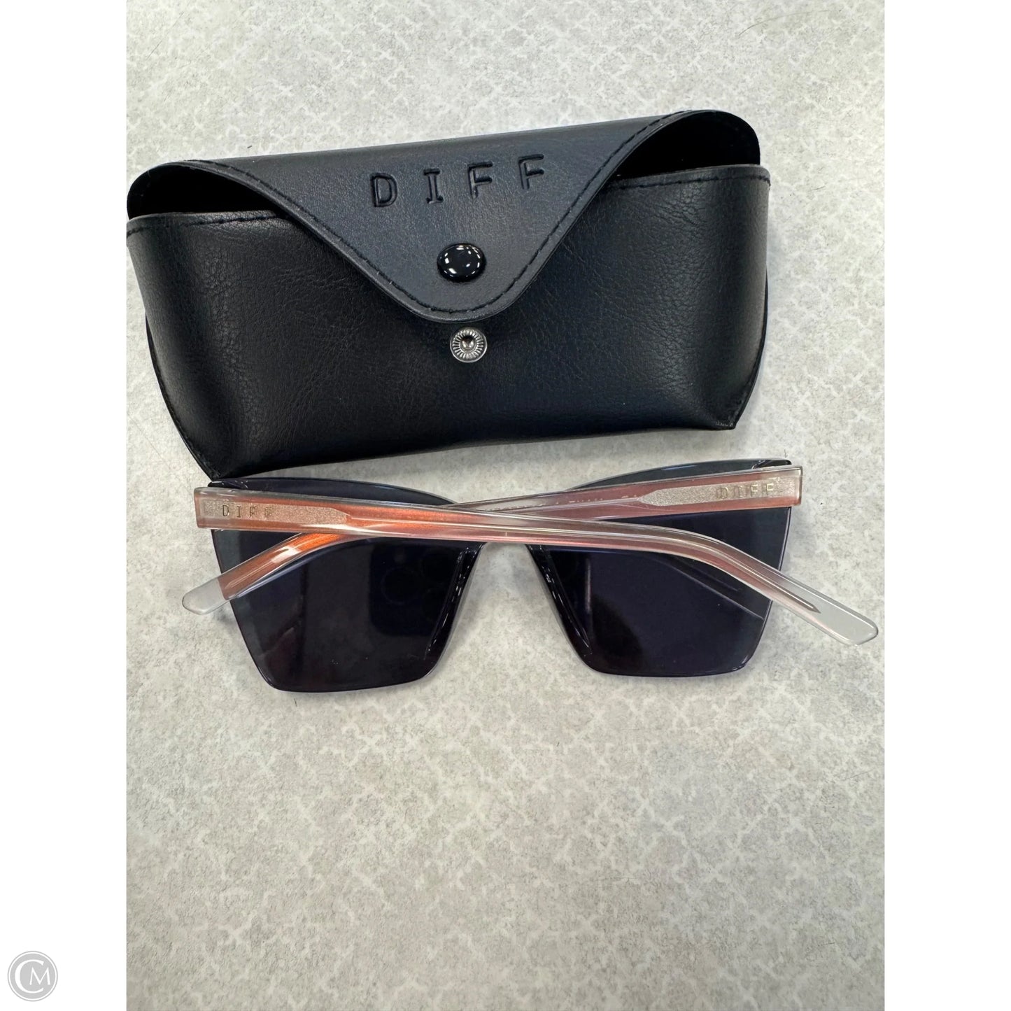 Sunglasses By Clothes Mentor, Size: Medium