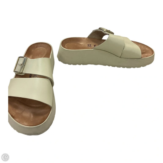 Sandals Flats By Birkenstock In Ivory, Size: 7
