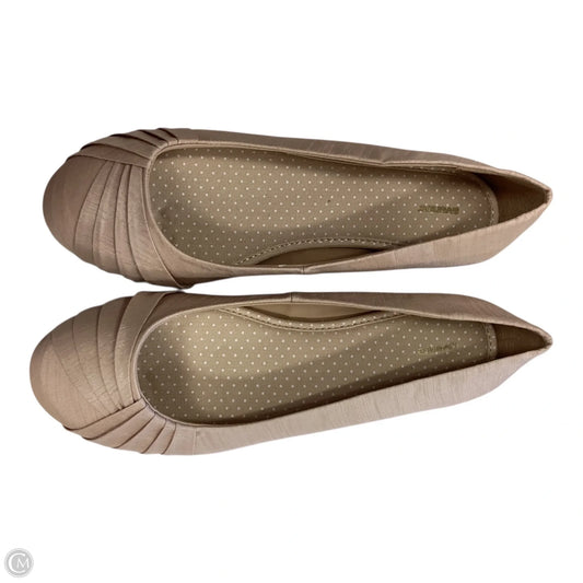 Shoes Flats By Avenue In Ivory, Size: 8.5