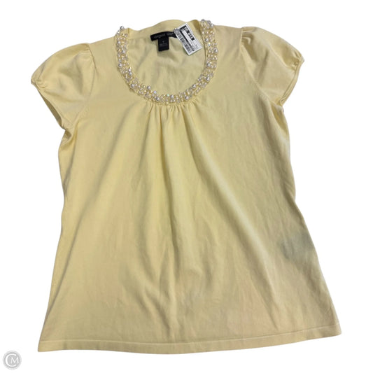 Top Short Sleeve By August Silk In White & Yellow, Size: M