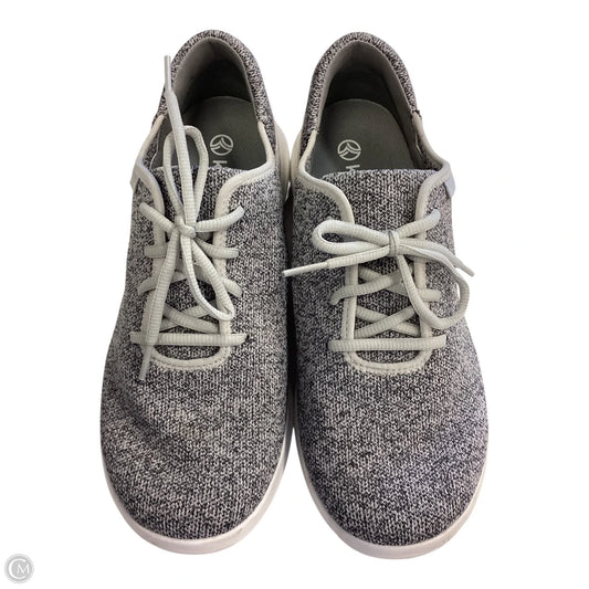 Shoes Sneakers By Clothes Mentor In Grey, Size: 10