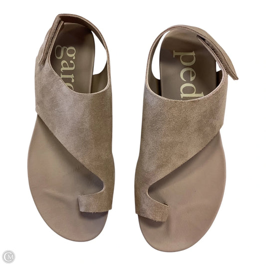 Sandals Flats By Clothes Mentor In Beige, Size: 7