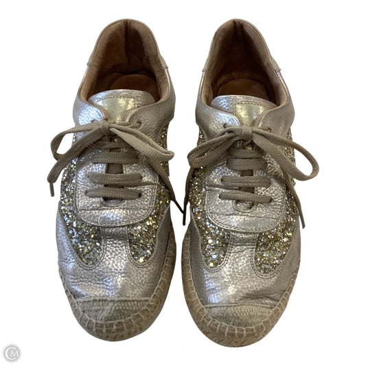 Shoes Sneakers By Clothes Mentor In Gold, Size: 9