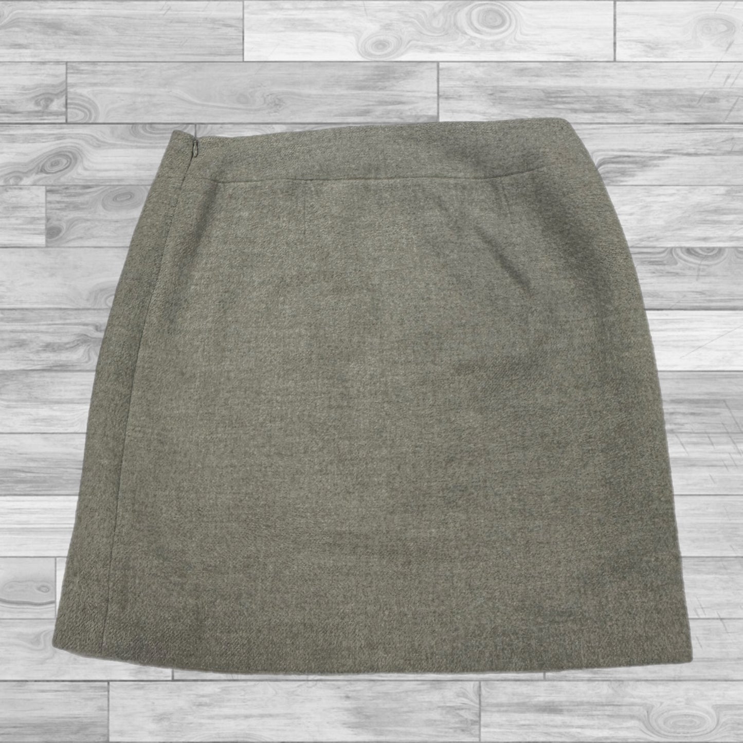 Skirt Mini & Short By White House Black Market In Grey, Size: 2