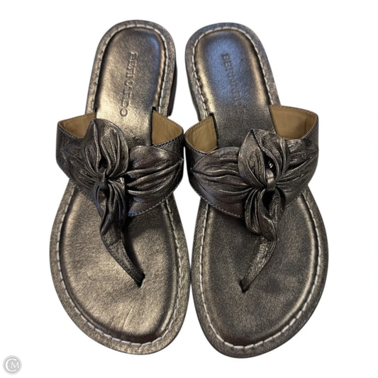 Sandals Flats By Bernardo In Grey, Size: 7.5