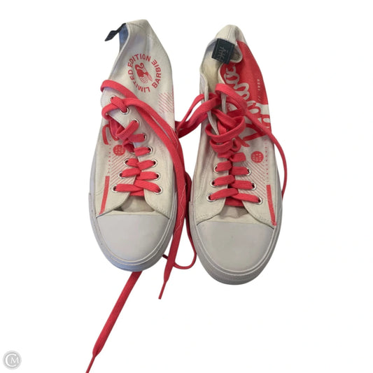 Shoes Sneakers By Cmc In White, Size: 8