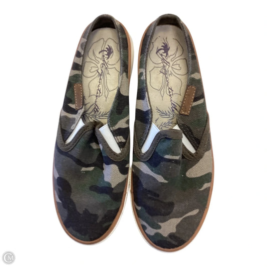Shoes Flats By Clothes Mentor In Camouflage Print, Size: 6