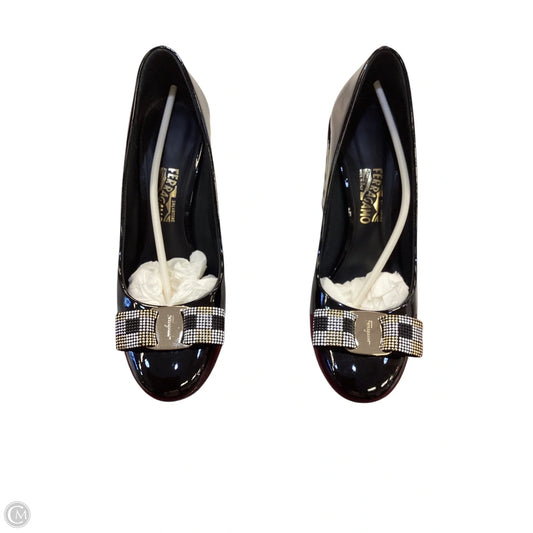 Shoes Luxury Designer By Ferragamo In Black & Gold, Size: 7