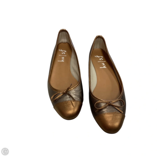 Shoes Flats By Clothes Mentor In Gold, Size: 6